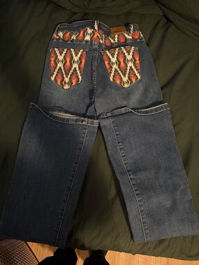 Women's Dark Denim Wide-Leg Jeans with Patterned Back Pockets